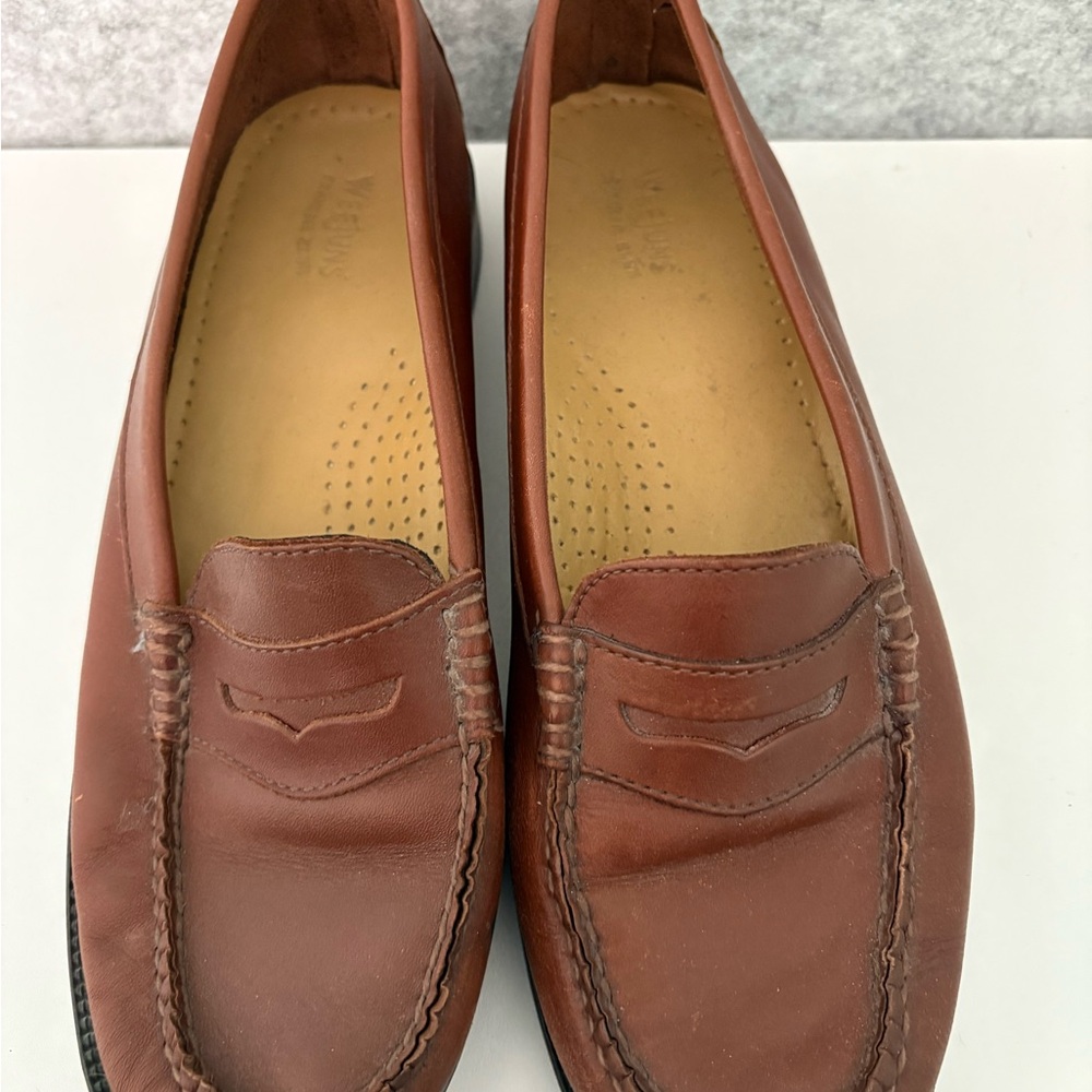 Bass Weejuns Brown Leather Loafers size 8